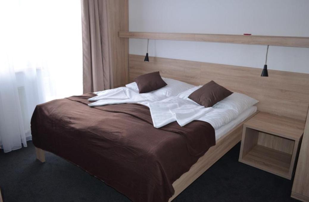 Hotel Ceska Farma Dolni Dvur Ngoại thất bức ảnh